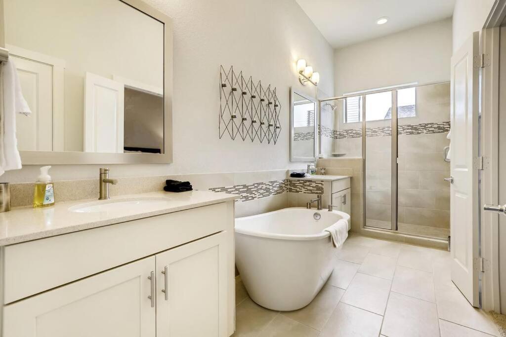 סן אנטוניו Gorgeous 4 Bed Home On St Mary'S - Minutes To Riverwalk/Pearl מראה חיצוני תמונה