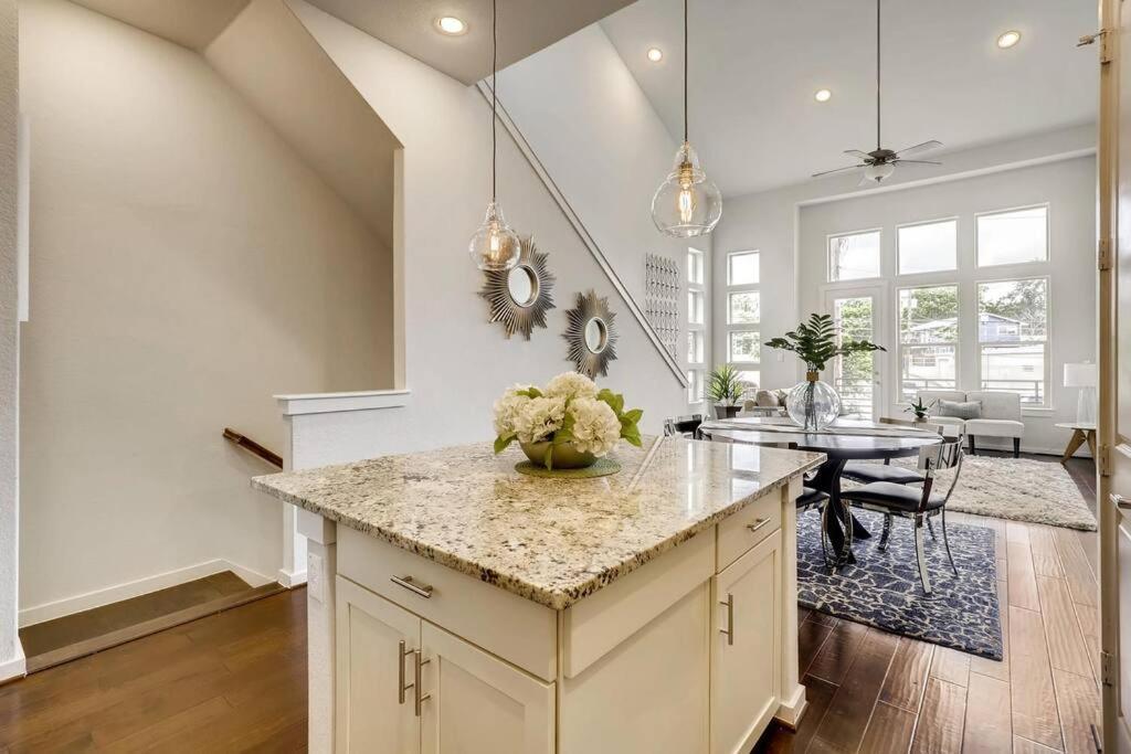 סן אנטוניו Gorgeous 4 Bed Home On St Mary'S - Minutes To Riverwalk/Pearl מראה חיצוני תמונה