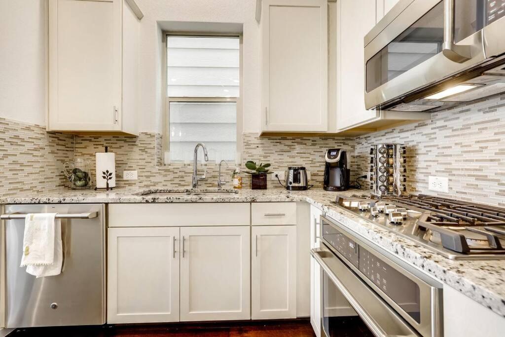 סן אנטוניו Gorgeous 4 Bed Home On St Mary'S - Minutes To Riverwalk/Pearl מראה חיצוני תמונה