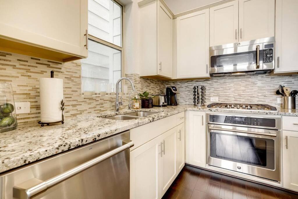סן אנטוניו Gorgeous 4 Bed Home On St Mary'S - Minutes To Riverwalk/Pearl מראה חיצוני תמונה